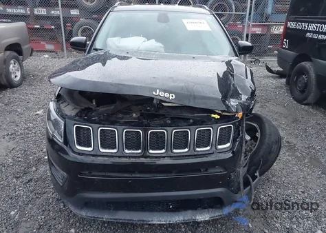 2018 Jeep Compass Latitude 4X4 z USA, uszkodzony, nr VIN 3C4NJDBB6JT250081